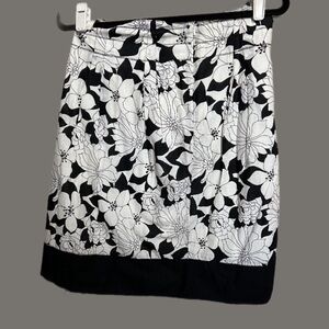 G.H Bass & co skirt black white floral 100% cotton size 10